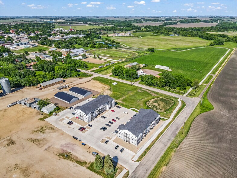 More Photos Of 120 & 124 W Hatting St, Luverne Apartments For Sale