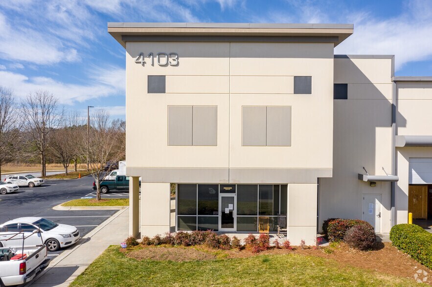 More Photos Of 4103 Tench Rd, Suwanee Distribution For Lease