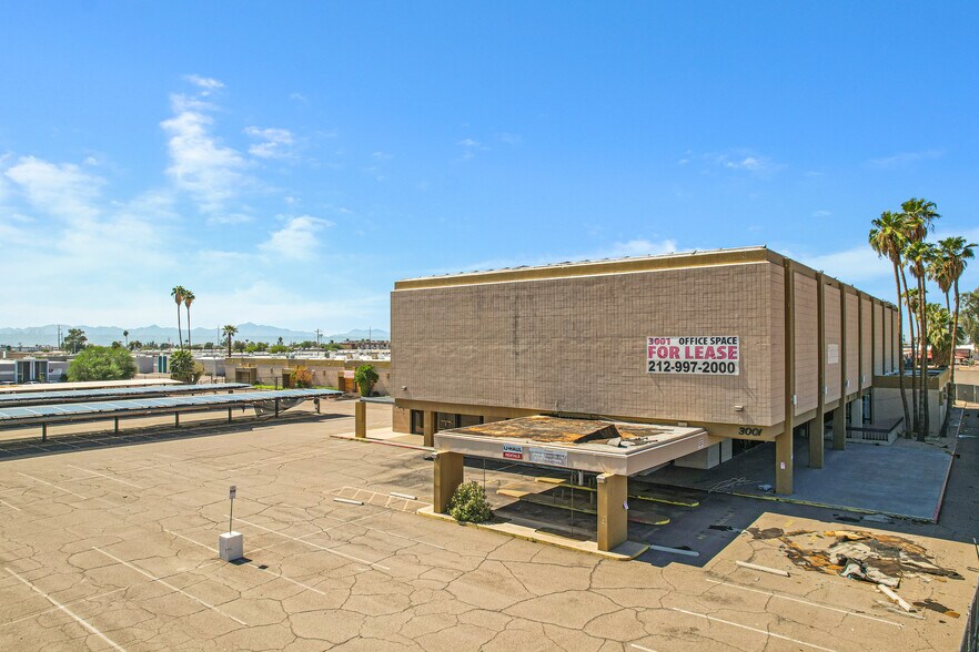 More Photos Of 3001 W Indian School Rd, Phoenix Office For Sale