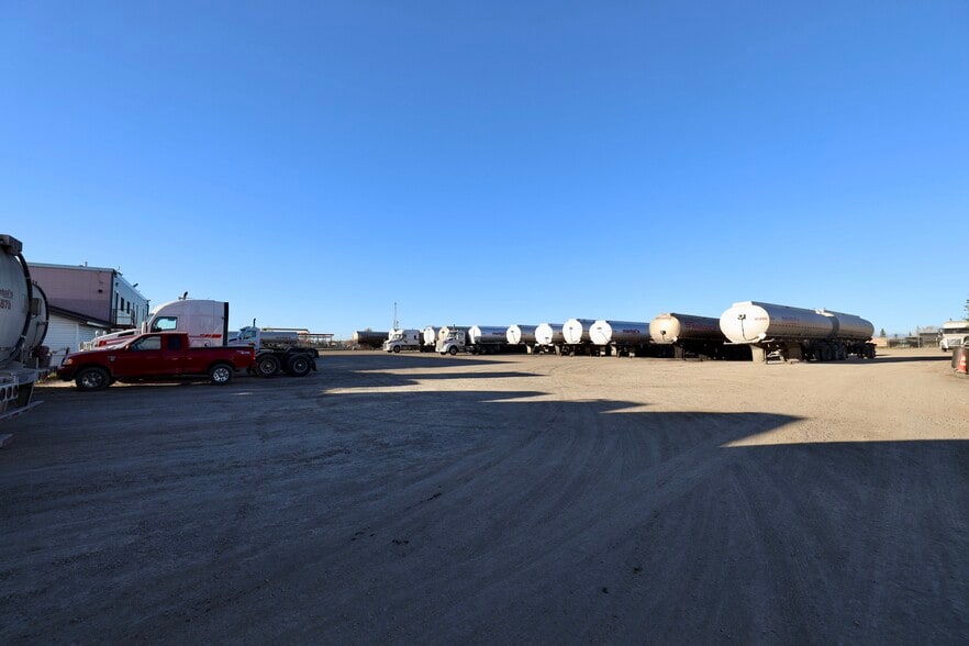 More Photos Of 8715 44th St SE, Calgary Warehouse For Sale