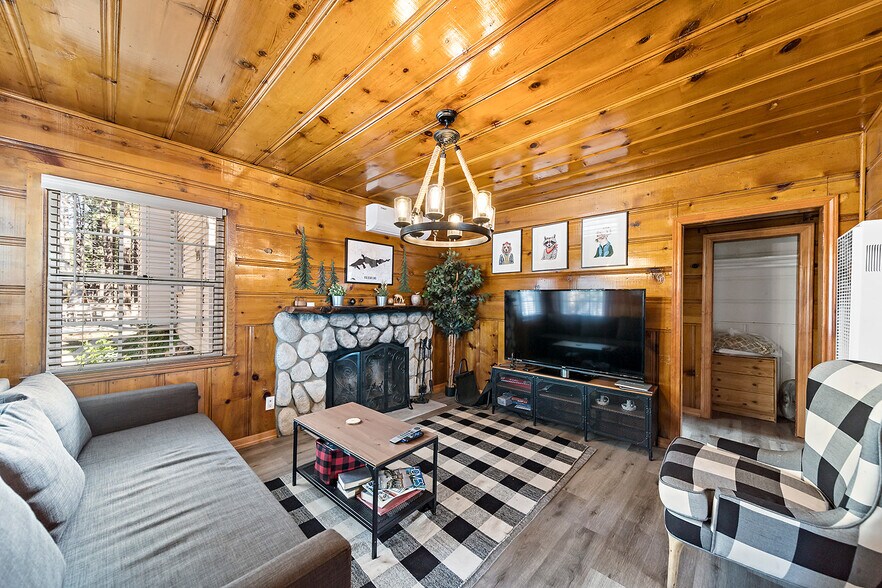 More Photos Of 586 Main St, Big Bear Lake Hotel For Sale