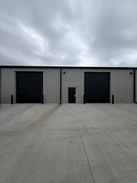 More Photos Of 2244 NE 54th Ave, Des Moines Industrial For Lease