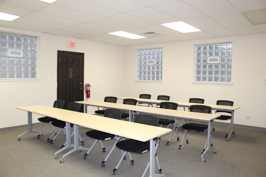More Photos Of 6252 N Lincoln Ave, Chicago Office For Lease