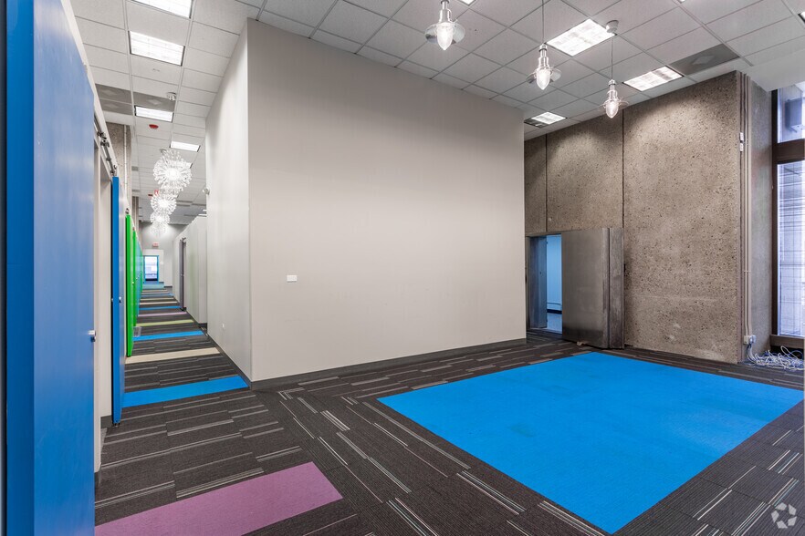 More Photos Of 8001 Lincoln Ave, Skokie Office Residential For Lease