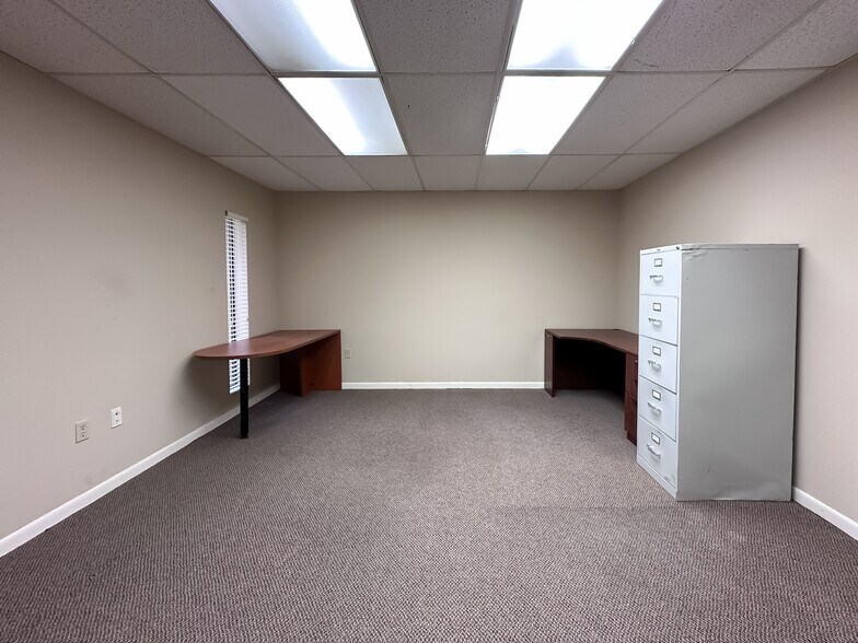 More Photos Of 1979 E Edgewood Dr, Lakeland Office For Lease