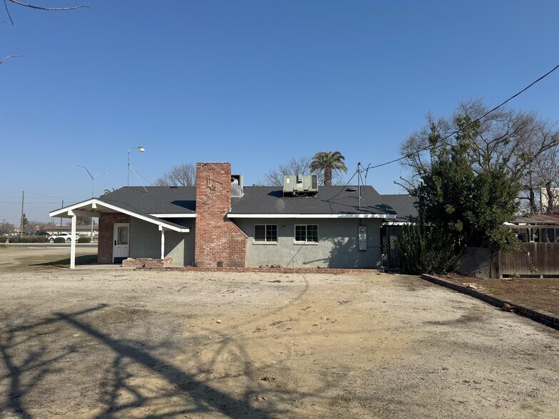 More Photos Of 1671 Simpson St, Kingsburg General Retail For Sale