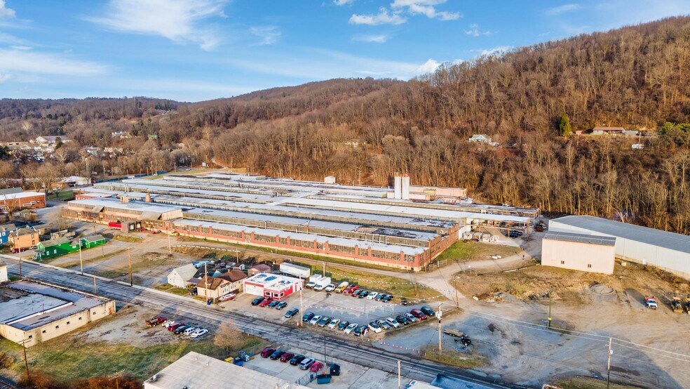 More Photos Of 1 Anna St, East Liverpool Unknown For Lease