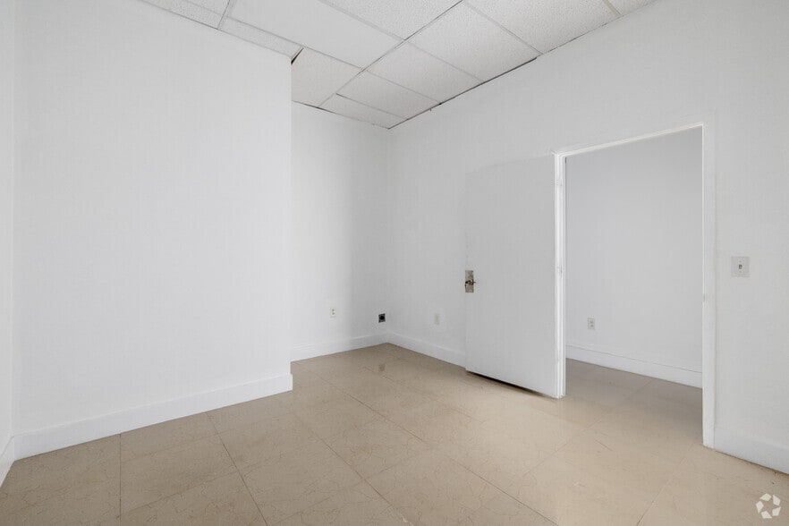 More Photos Of 6658 Ridge Rd, Port Richey Unknown For Lease