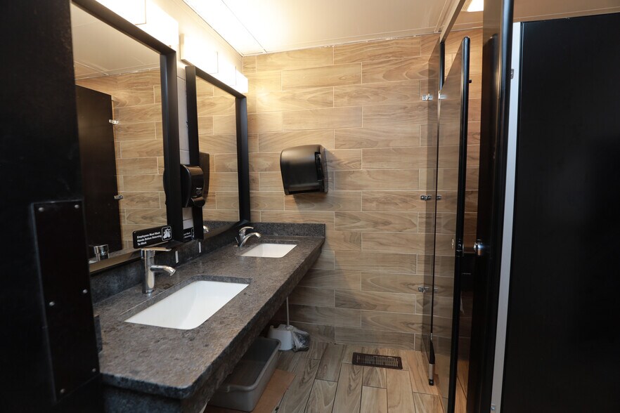 More Photos Of 700 Jordan Point Rd, Hopewell Restaurant For Sale