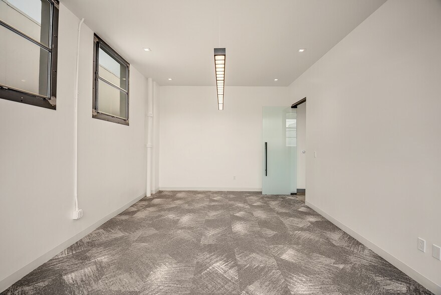 More Photos Of 730 Broadway, Redwood City Research And Development For Lease