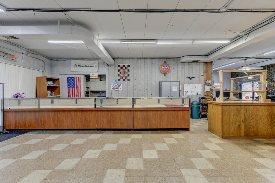 More Photos Of 135 E Main St, Glenwood General Retail For Sale