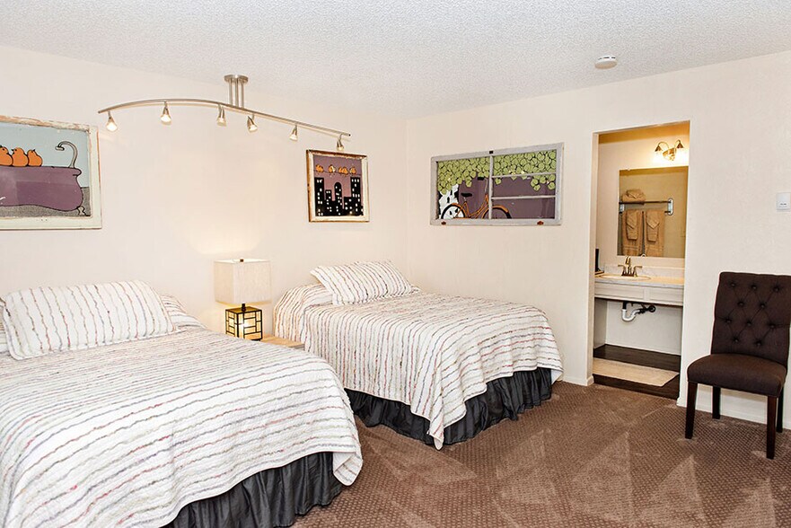 More Photos Of 56 El Paso Blvd, Manitou Springs Hotel For Sale
