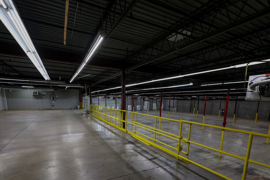 More Photos Of 135 W Commercial Ave, Moonachie Warehouse For Lease