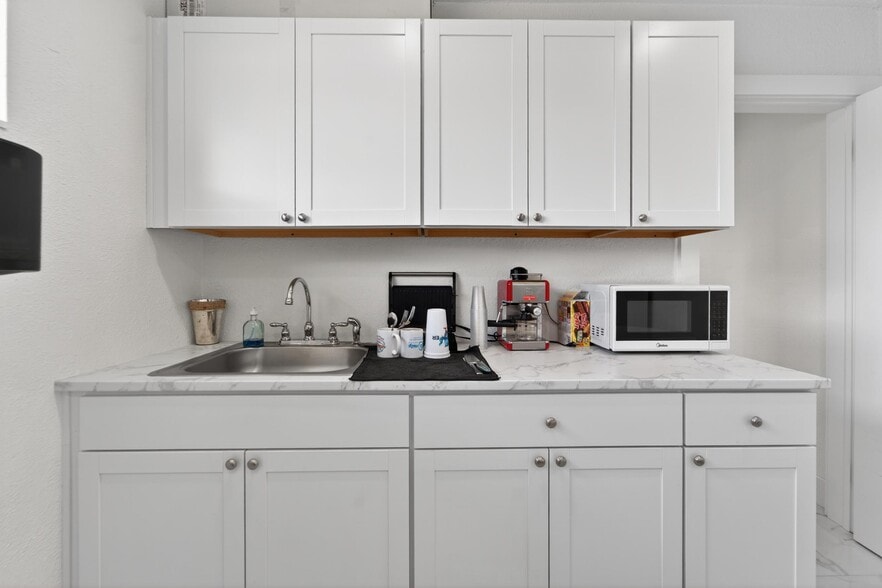More Photos Of 1233 Bartow Rd, Lakeland Office For Sale
