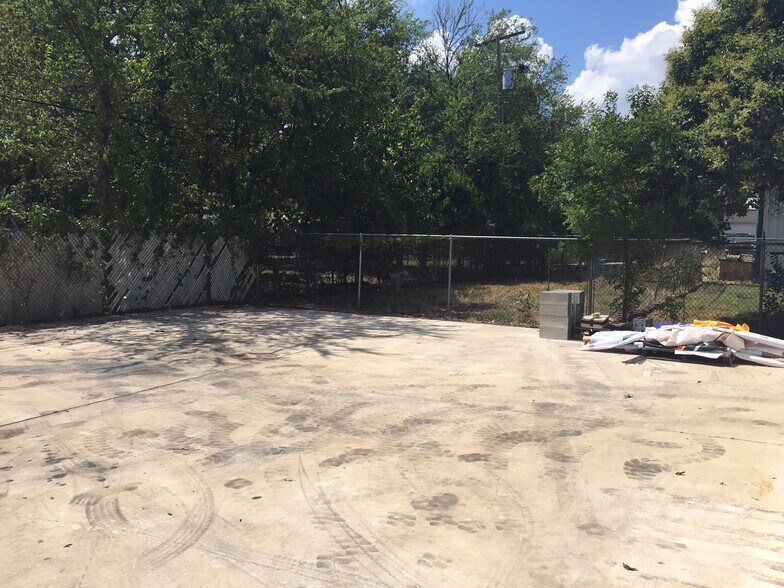 More Photos Of 7621 Harwell St, Fort Worth Light Distribution For Sale