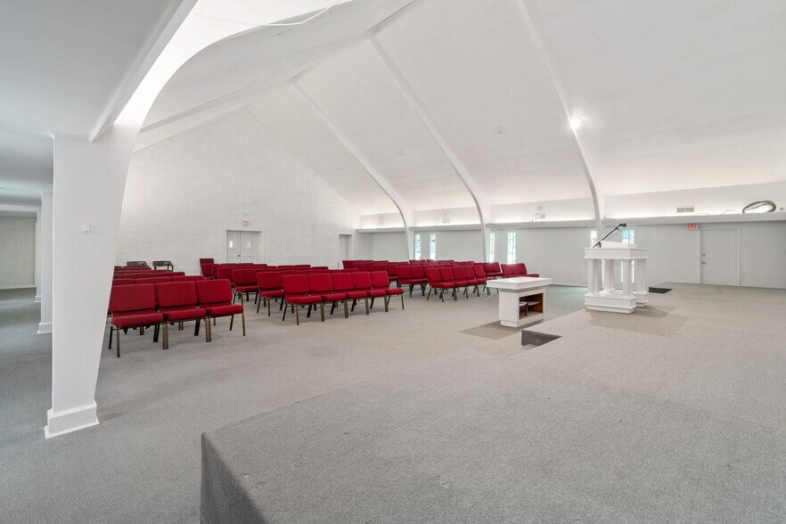 More Photos Of 200 Carr Ln, Duncanville Religious Facility For Lease