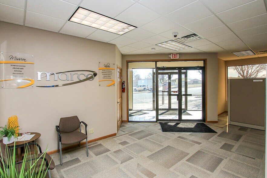 More Photos Of 555 3rd Ave NW, Hutchinson Office For Sale