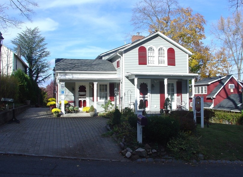 More Photos Of 20 Lewis St, Basking Ridge Freestanding For Lease