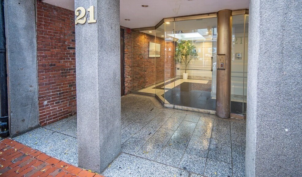 More Photos Of 21 Merchants Row, Boston Loft Creative Space For Sale