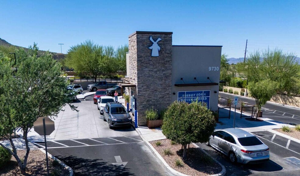Primary Photo Of 9730 N Oracle Rd, Oro Valley Fast Food For Sale