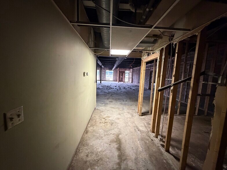 More Photos Of 529-535 E 5th Ave, Gary Restaurant For Lease