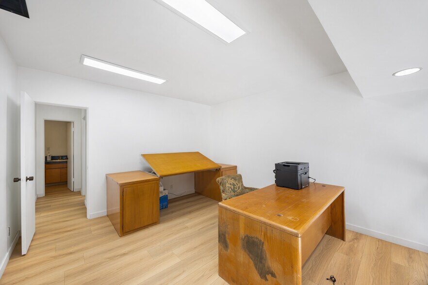 More Photos Of 14128 Paramount Blvd, Paramount Warehouse For Sale