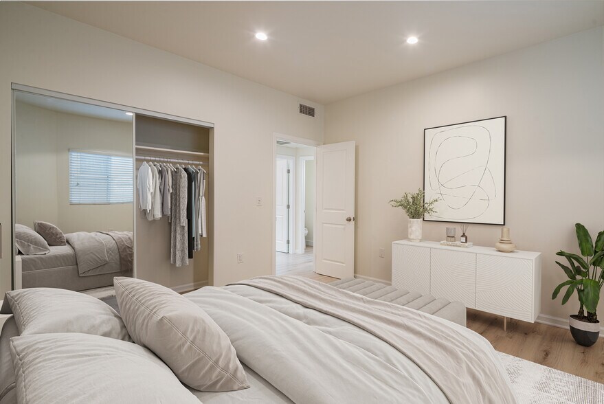 More Photos Of 1271 S Sycamore Ave, Los Angeles Apartments For Sale