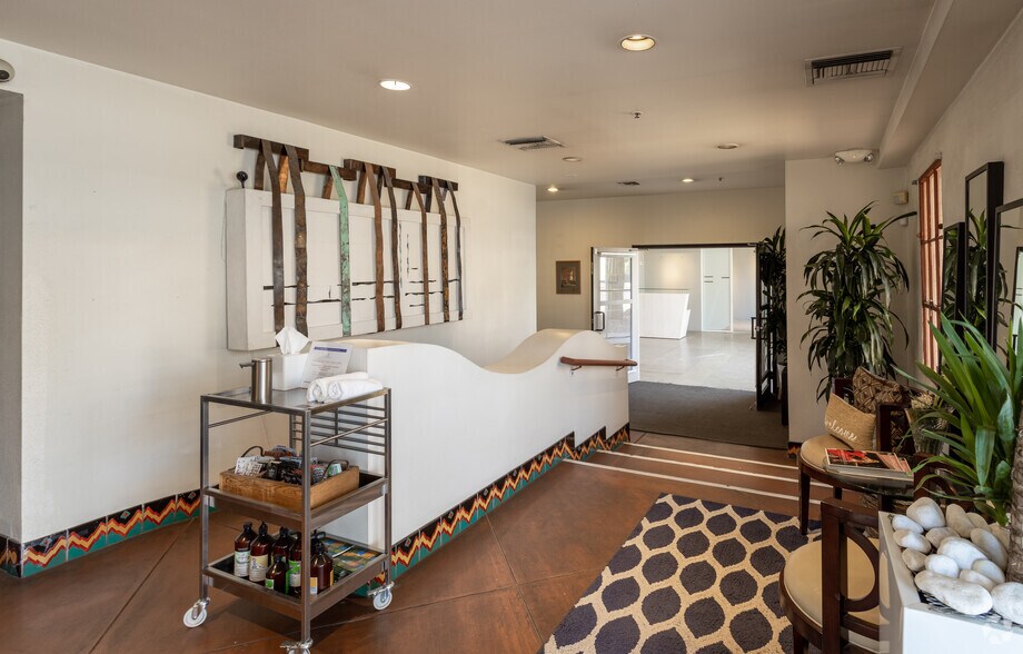 More Photos Of 1090 N Palm Canyon Dr, Palm Springs Loft Creative Space For Lease