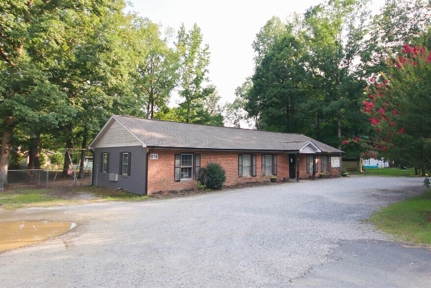 More Photos Of 816 Congress St N, York Daycare Center For Sale