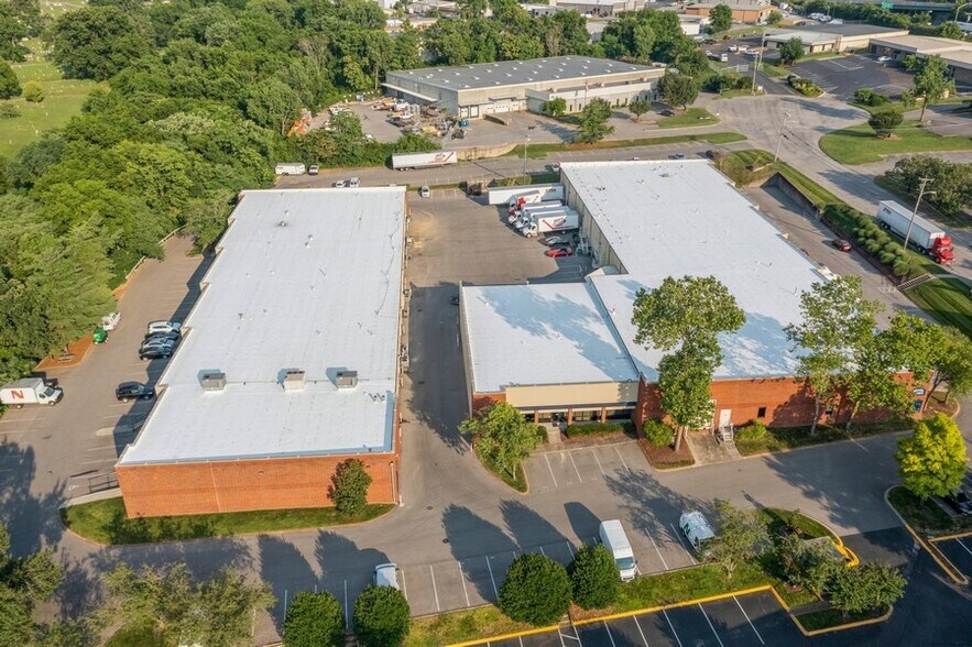 More Photos Of 830 Fesslers Pky, Nashville Light Distribution For Lease