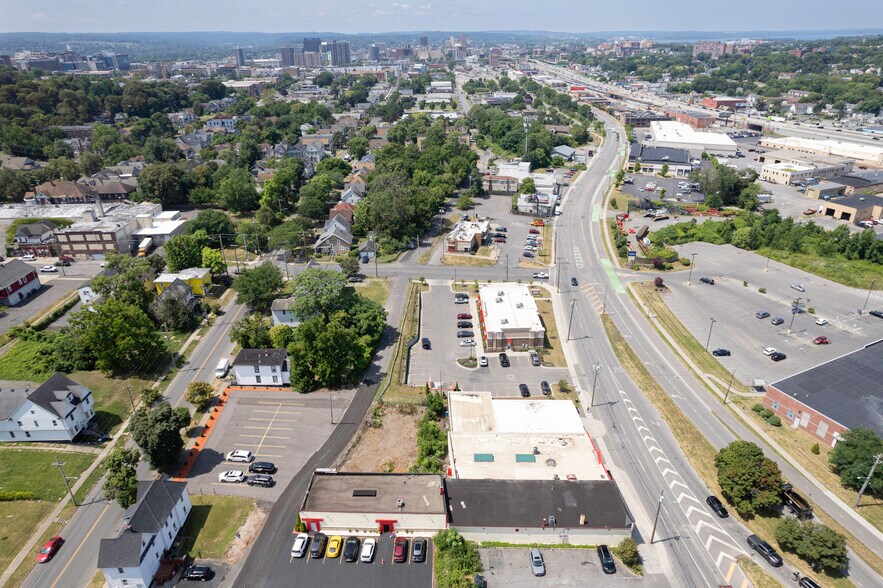 More Photos Of 1628 Erie Blvd E, Syracuse Flex For Sale