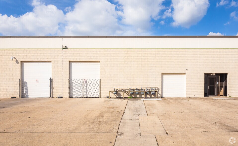 More Photos Of 10601-10732 Sentinel St, San Antonio Unknown For Lease