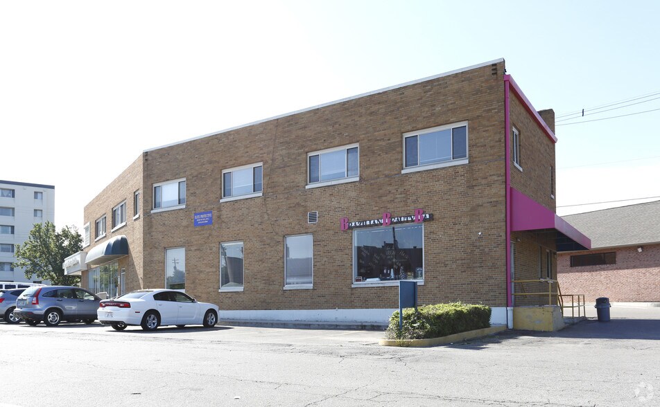 More Photos Of 7615 Reading Rd, Cincinnati Storefront Retail Office For Lease