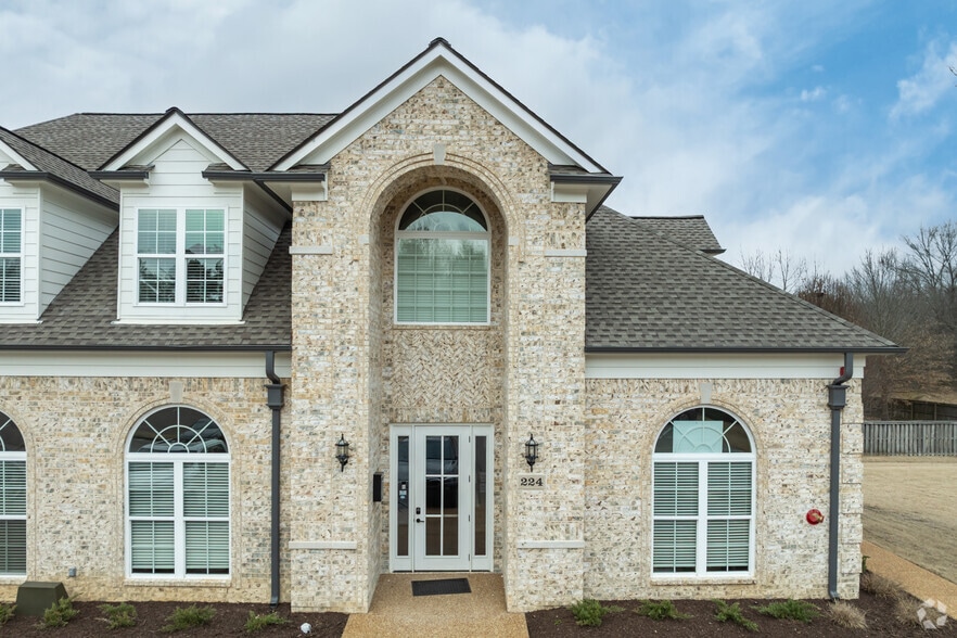 More Photos Of 200 Grand Steeple Dr, Collierville Office For Lease