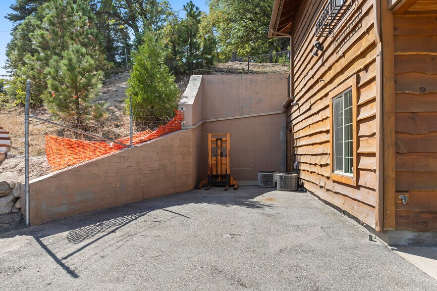 More Photos Of 31961 Hilltop Blvd, Running Springs Loft Creative Space For Sale