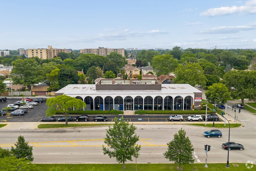 More Photos Of 7101 N Cicero Ave, Lincolnwood Office For Lease
