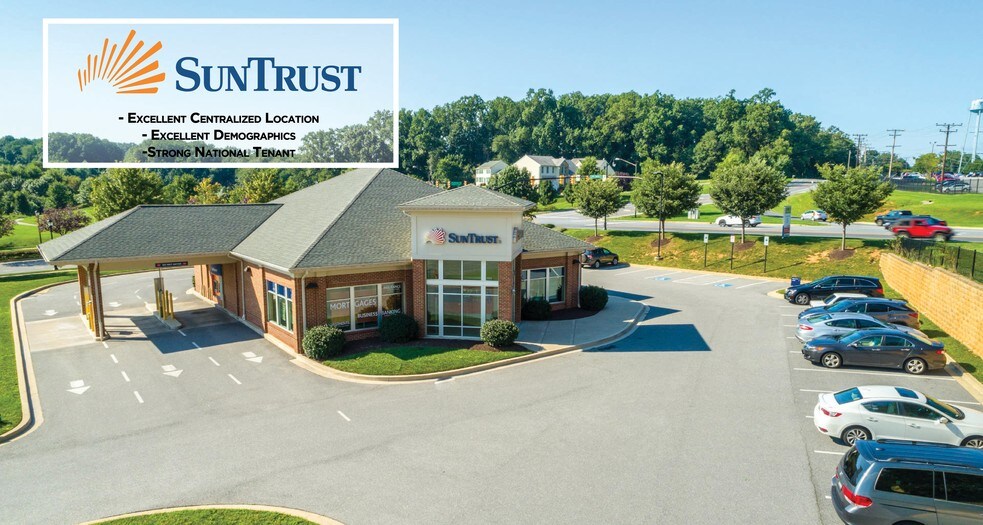 More Photos Of 7405 Maple Lawn Blvd, Fulton Bank For Lease