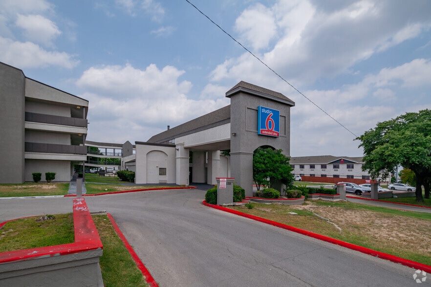 Primary Photo Of 11221 San Pedro Ave, San Antonio Hotel For Sale