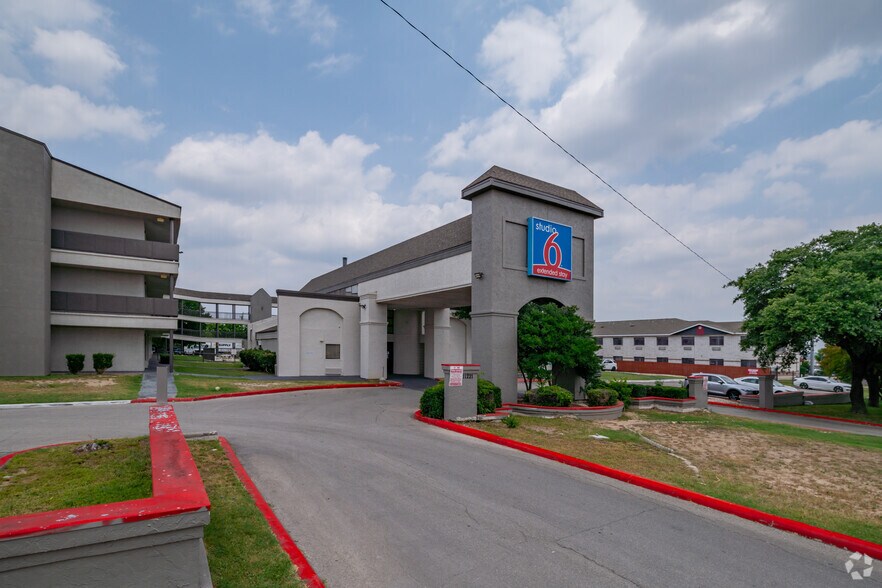 More Photos Of 11221 San Pedro Ave, San Antonio Hotel For Sale