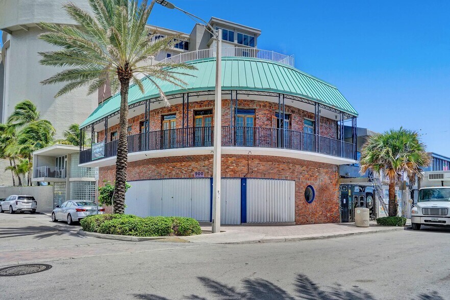 More Photos Of 900 Sunrise Ln, Fort Lauderdale Bar For Lease