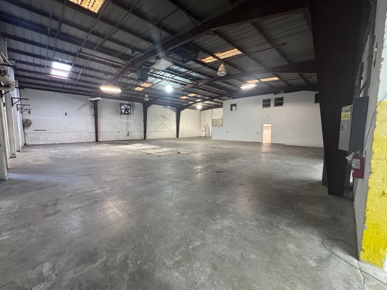 More Photos Of 2610 Orange Ave, Fort Pierce Warehouse For Lease