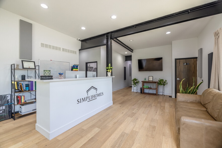 More Photos Of 107 Cherry St, Wright City Flex For Lease