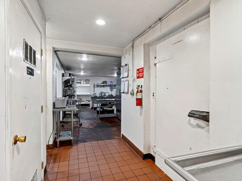 More Photos Of 16451 Golf rd, Cobb Golf Course Driving Range For Lease