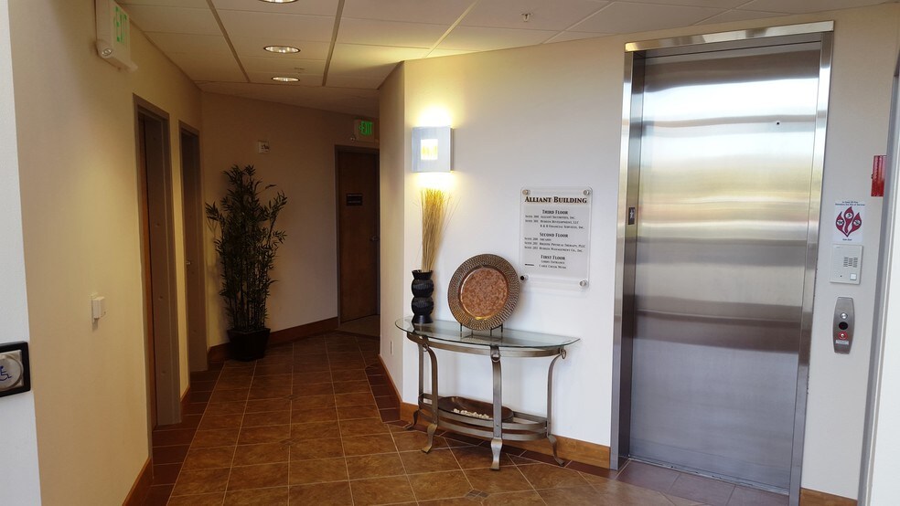 More Photos Of 695 N Legacy Ridge Dr, Liberty Lake Office For Lease