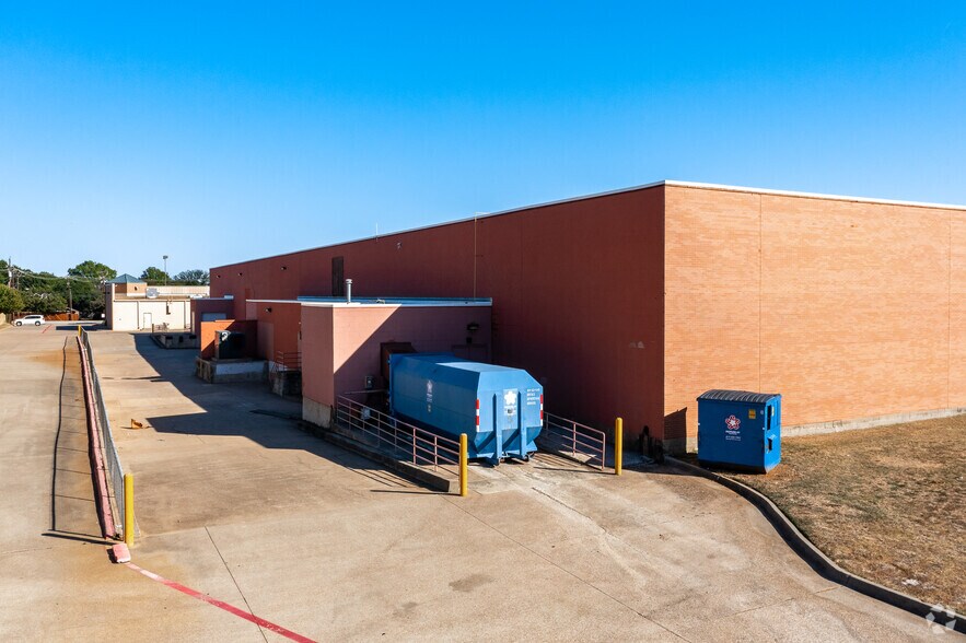 More Photos Of 2100 W Northwest Hwy, Grapevine Unknown For Lease