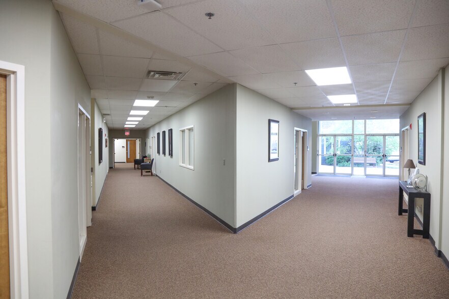 More Photos Of 1605 W Wilson St, Batavia Medical For Lease