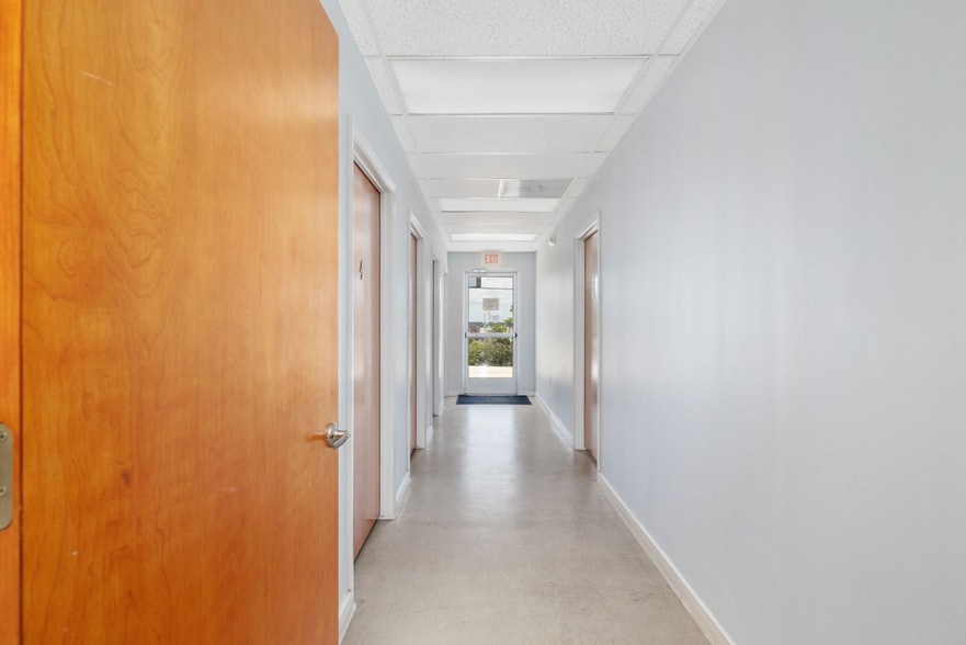 More Photos Of 3251 Harry Wurzbach Rd, San Antonio Medical For Sale