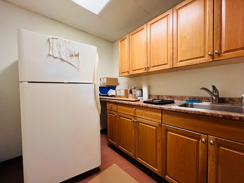 More Photos Of 190-200 Pleasant St, Rockland Manufacturing For Lease