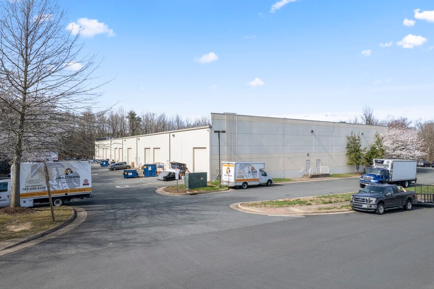 More Photos Of 17857-17889 Fraley Blvd, Dumfries Research And Development For Sale