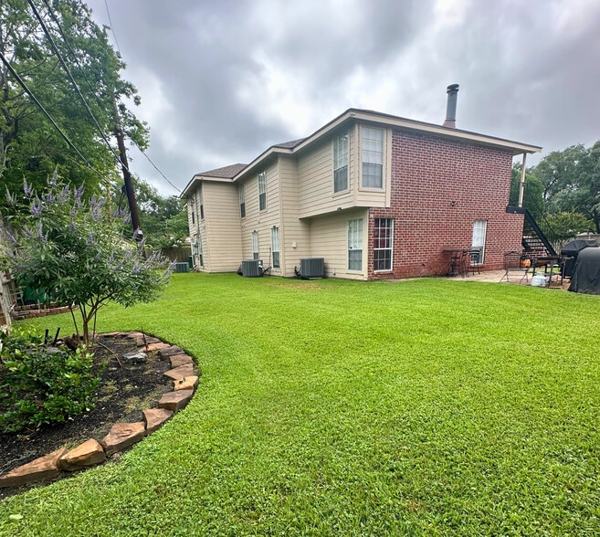 More Photos Of 7120 Cole Creek Dr, Houston Apartments For Sale